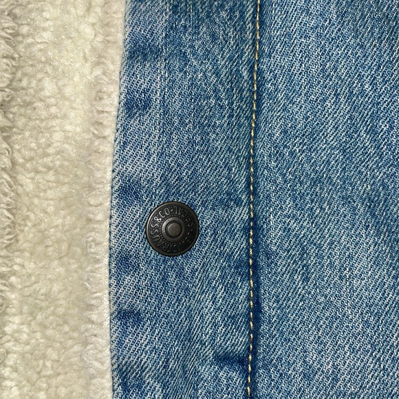 Levi Strauss & Co. Denim Jacket with White Fur - Picture 5 of 5